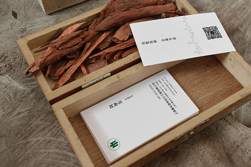 簡潔純色的商務(wù)型名片設(shè)計