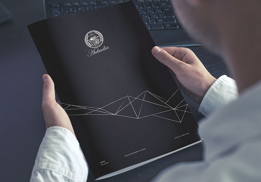 畫冊(cè)設(shè)計(jì)收費(fèi)如何吸引顧客是考慮的重點(diǎn)